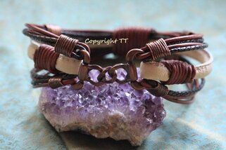 Schmuckhalsband wollweiß-dark pink metallic-dunkelbraun